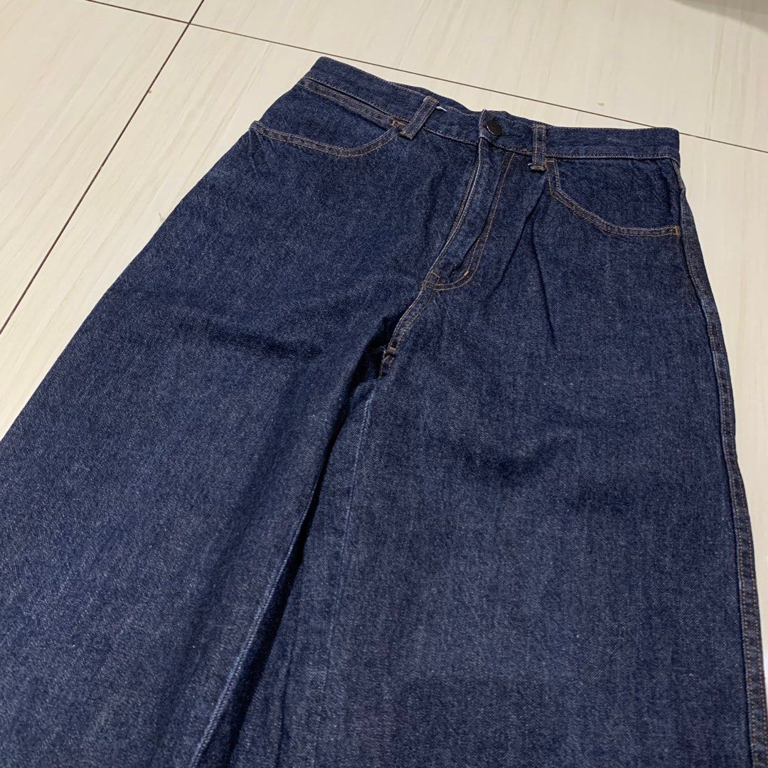 UNIQLO U WIDE STRAIGHT JEANS (Category: Jeans) located in Pasig City. Submitted by maj3sty (Listing ID 1347652082, Image 2). Description: Condition: 10/10 SUPERRRR NICEEE 🥹🥹🥹 Type: baggy pants, SUPER HQ hard denim Measurements: (medida size) - Waist: 27-28 - Length: 40 - Leg opening: 9.3 - Thighs: 12.5 🗣️ PERFECT CONDITION PARANG BRAND NEW 🗣️ DARK BLUE COLOR / RAW DENIM 📌 11.