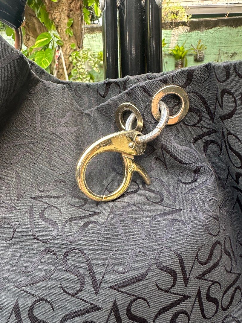 Simply Vera black hobo shoulder bag (Category: Shoulder Bags) located in Las Pinas. Submitted by mikeescorner (Listing ID 1347623888, Image 3). Description: Authentic!!! Simply Vera black hobo shoulder bag Vera Wang patent leather strap SV patterned RFS - decluttering - too many bags.