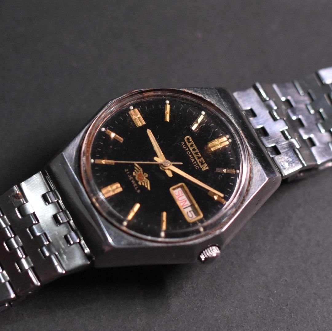 Vintage Citizen Automatic Watch (Category: Men's Watches) located in Makati City. Submitted by _damitnilawrence (Listing ID 1347508746, Image 3). Description: Automatic Citizen Watch Day-Date function Black Dial Stainless Steel Case and Bracelet minor issue on bracelet but wont affect performance.
