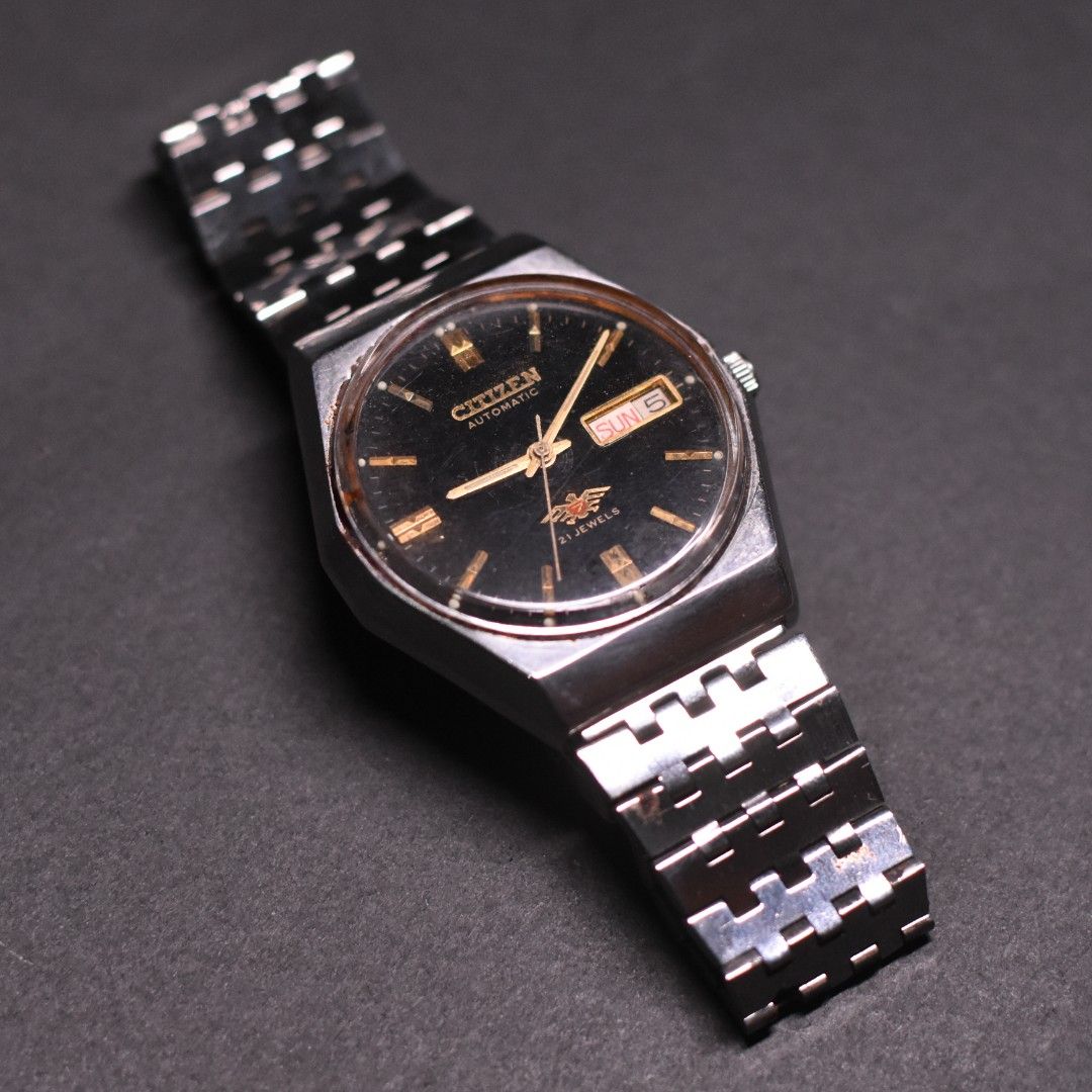 Vintage Citizen Automatic Watch (Category: Men's Watches) located in Makati City. Submitted by _damitnilawrence (Listing ID 1347508746, Image 2). Description: Automatic Citizen Watch Day-Date function Black Dial Stainless Steel Case and Bracelet minor issue on bracelet but wont affect performance.