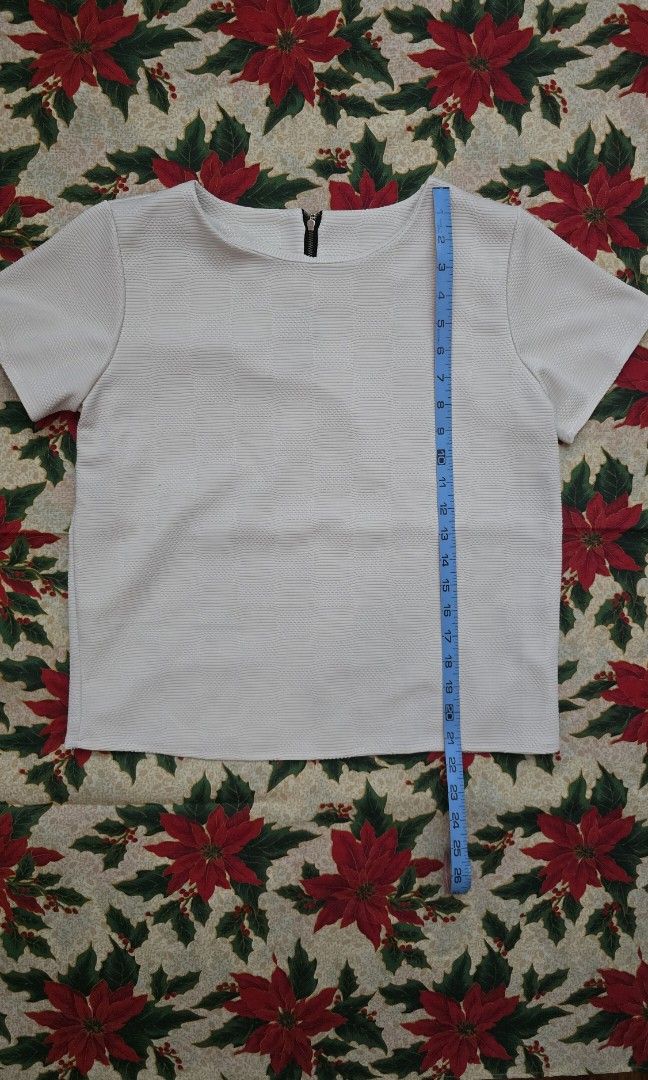 Women's Semi-formal White Top (Category: Blouses) located in Muntinlupa City. Submitted by aata207 (Listing ID 1347586103, Image 3). Description: Women's Semi-formal White Top Size: FS (18" x 21.5") Condition: Well used Color: White Price: Php 250 Notes: - RFS: Decluttering - This item is used but in good condition, please manage expectations - Shipping is shouldered by buyer. Shipping schedule once order is confirmed: T-TH-S.