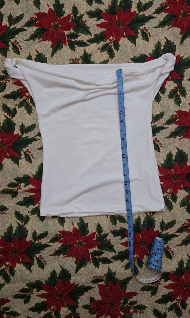 Women's White Off-shoulder Top (Category: Sleeveless) located in Muntinlupa City. Submitted by aata207 (Listing ID 1347588248, Image 3). Description: Women's White Off-shoulder Top Size: FS (13" x 16.5") Condition: Brand new Color: White Price: Php 350 Notes: - RFS: Decluttering - This item is brand new and in good condition, please manage expectations - Shipping is shouldered by buyer. Shipping schedule once order is confirmed: T-TH-S.