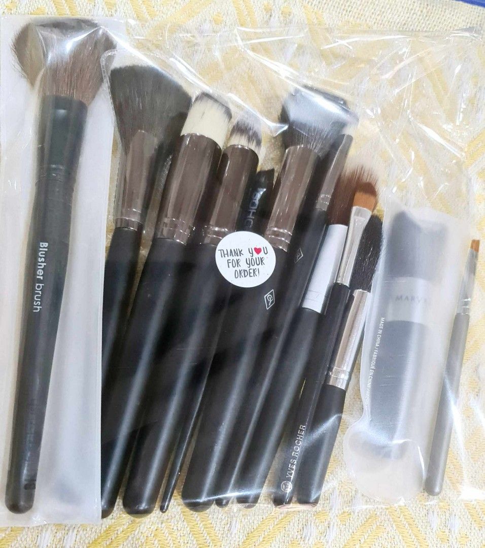 13pcs Make Up Brush Set (Category: Makeup) located in Quezon City. Submitted by floreskari78555 (Listing ID 1347811660, Image 2). Description: 13pcs Make Up Brush Set 350php only‼️‼️ Assorted❤️ Complete Set❤️ High quality❤️ Best seller brushes ❤️ Last 3 sets‼️‼️‼️ Same day delivery via Grab Express/Lalamove J&T /LBC.