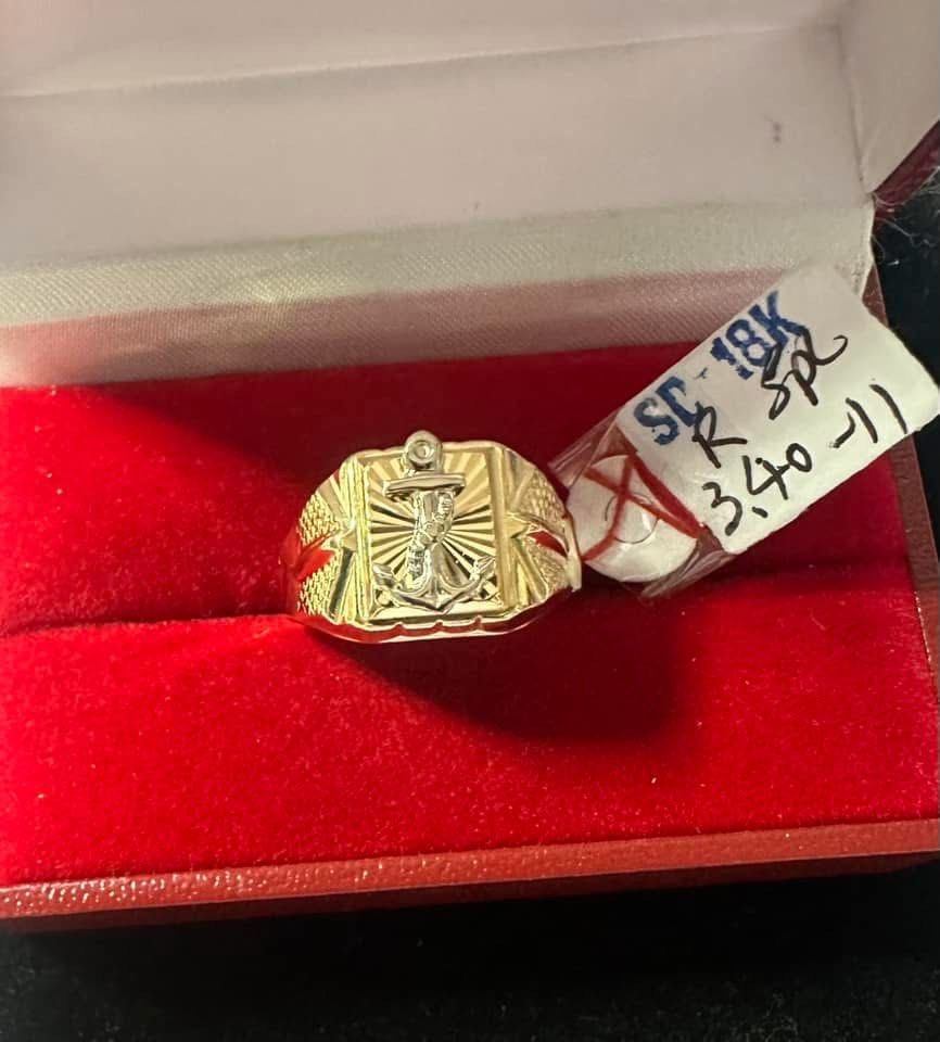 18k Saudi gold men’s ring (Category: Rings) located in Manila. Submitted by bhelgoldseller2ndaccount (Listing ID 1347845002, Image 2). Description: New!!✨New!!✨New!! Authentic 18k Saudi Golds ring 💫💫💫 💯pawnable/naisasanla 💯with high appraisal rate 💯good investment 💯Direct supplier price 😘 👉OPEN for resellers 👌👌 🌺please take time to evaluate their actual sizes and grams 👉👉Best panggift for all occasions ✅ Sold per grams not per piece