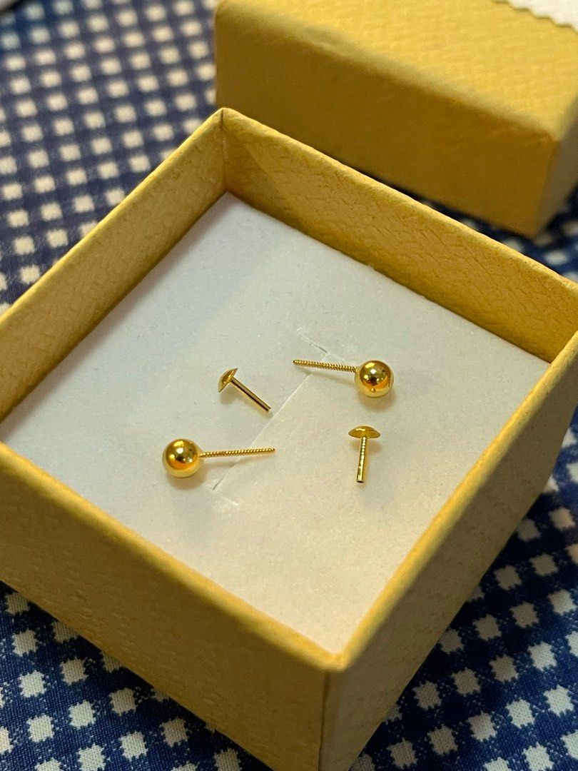 18K scree type earrings (Category: Earrings) located in Baliuag. Submitted by celyth (Listing ID 1347756368, Image 3). Description: Brand new screw type earrings .