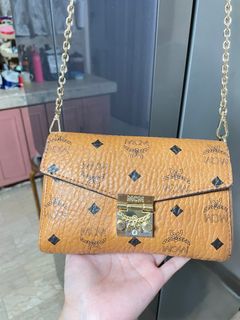 (Category: ) located in . Submitted by kyasecollection (Listing ID 1347812283, Image 1). Description: .