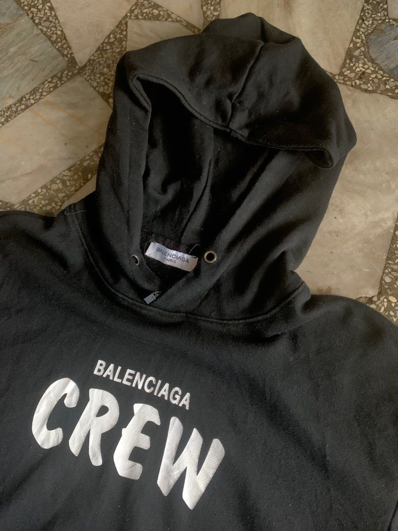 Balenciaga Crew Hoodie Jacket (Category: Coats, Jackets and Outerwear) located in Aritao. Submitted by moanthrift (Listing ID 1347739280, Image 2). Description: Balenciaga Crew Hoodie Color rate-9.8/10 Dimes- 19.5 x 26 Issue- none .