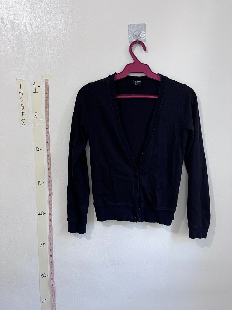 BNY Jeans black cardigan (Category: Coats, Jackets and Outerwear) located in Carmona. Submitted by katkat119 (Listing ID 1347806982, Image 1). Description: Decluttering clothes na matagal natambak and di nagamit. Pls manage expectations sa condition 🙂 Purchases are final. *Sorry wala akong plantsa 😅.