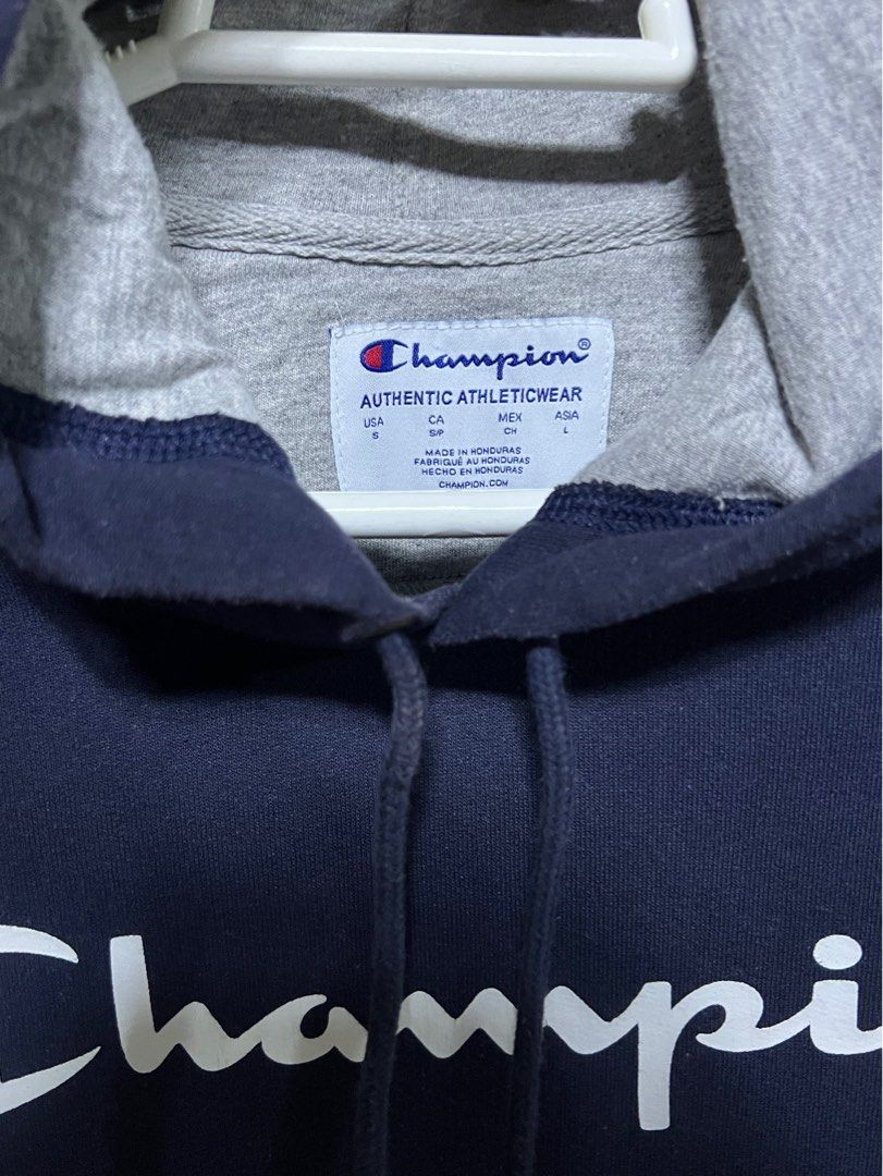 Champion Powerblend Pullover Navy Blue Hoodie (Category: Hoodies) located in Imus. Submitted by zelasells (Listing ID 1347682257, Image 2). Description: Width: 20 inches Length: 26.5 inches Sleeve Length: 27 inches Large (Asian) Small (USA) on Tag ✅ No Issues ✅ Gray Inner ✅ Printed Logo ✅ Patch Logo (Left Sleeve) ✅ Color may vary due to lighting ✅ Item has already been washed ✅ Just ask if you want your item steamed before shipping .