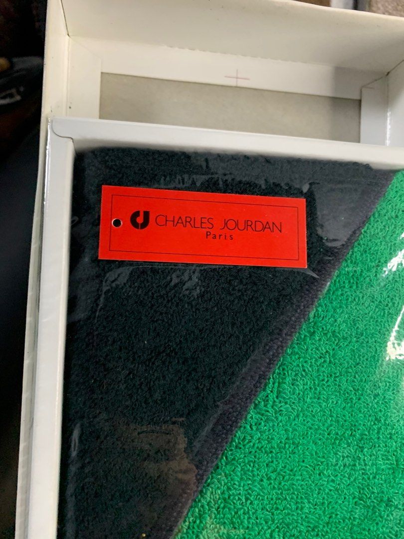 Charles jourdan paris bath towel (Category: Towels, Napkins & Holders) located in Cabanatuan. Submitted by mjluxxejapan (Listing ID 1347815105, Image 2). Description: Fixed price‼️Bnew.di ko n po masukat kasi Mssira sealed at ayos.as is item.medyo malaki po ito Pero not same ng bath towel medium size ganun..