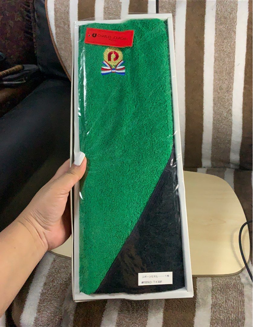 Charles jourdan paris bath towel (Category: Towels, Napkins & Holders) located in Cabanatuan. Submitted by mjluxxejapan (Listing ID 1347815105, Image 1). Description: Fixed price‼️Bnew.di ko n po masukat kasi Mssira sealed at ayos.as is item.medyo malaki po ito Pero not same ng bath towel medium size ganun..