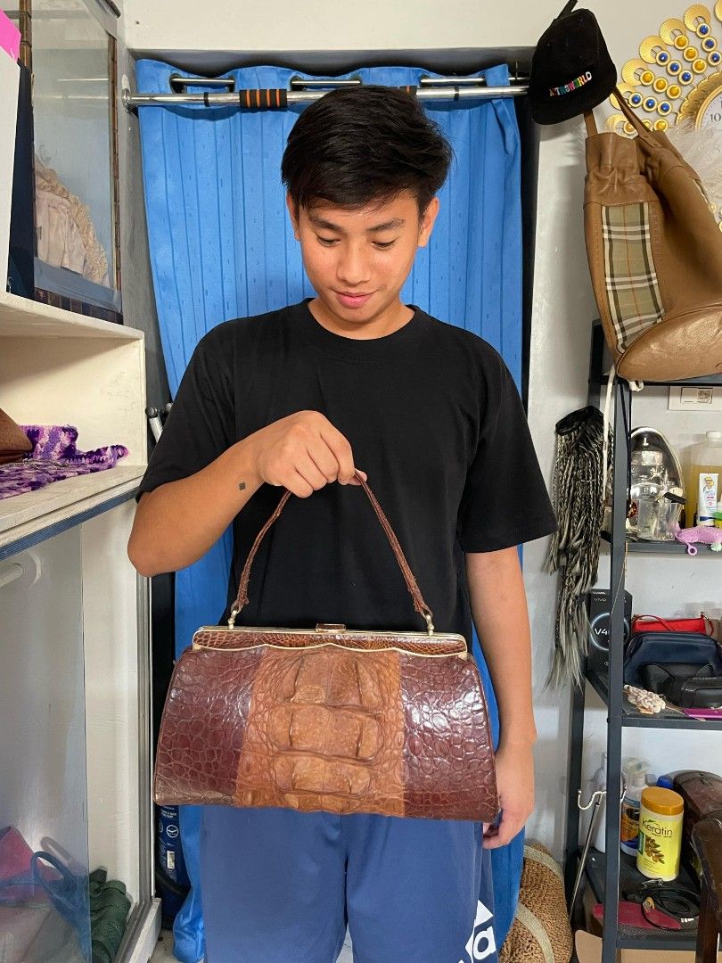 Croc leather handbag (Category: Luxury Bags & Wallets) located in Taguig. Submitted by emz0923 (Listing ID 1347840660, Image 2). Description: Firm on price.