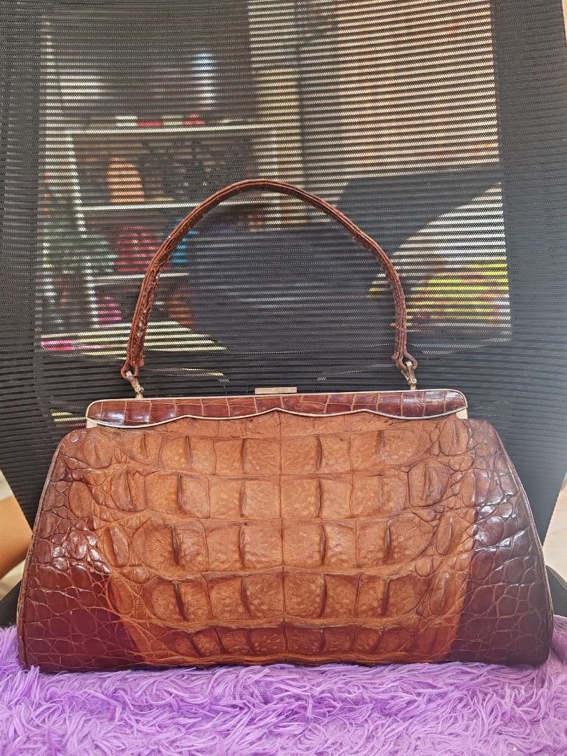 Croc leather handbag (Category: Luxury Bags & Wallets) located in Taguig. Submitted by emz0923 (Listing ID 1347840660, Image 1). Description: Firm on price.