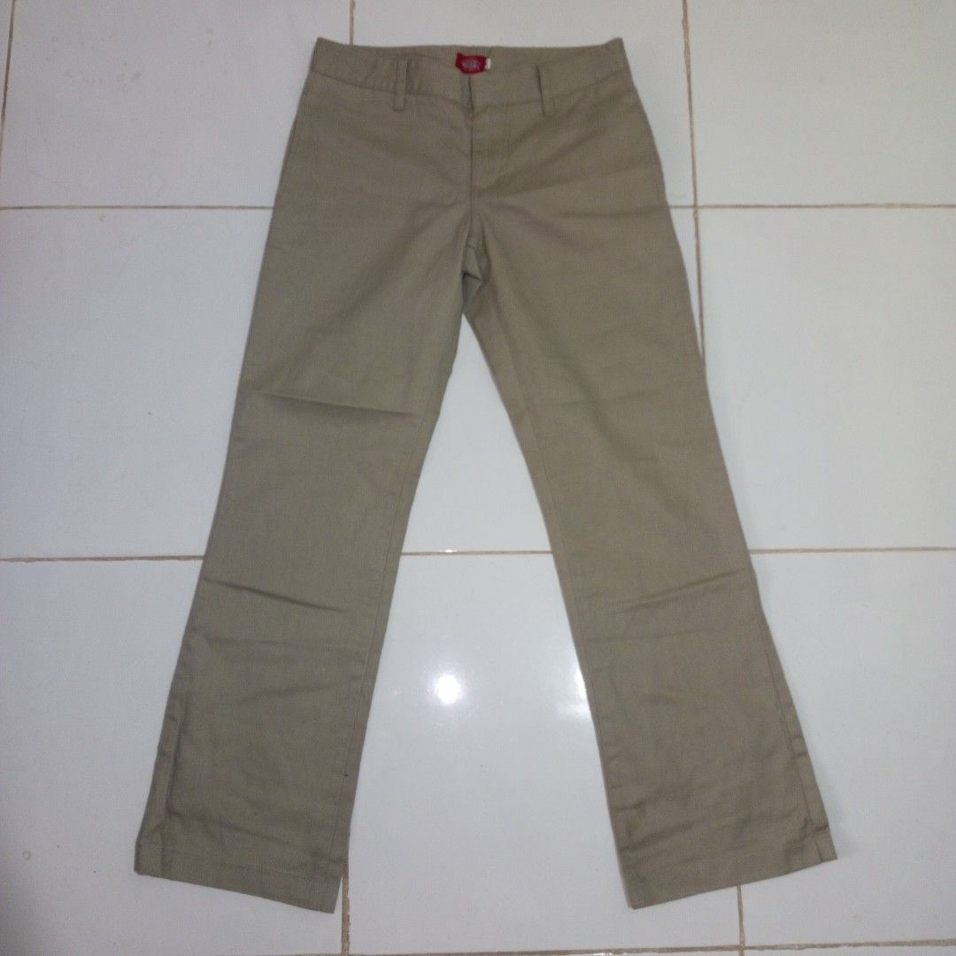 Dickies Baggy Jeans (Category: Other Bottoms) located in Tagum. Submitted by nosfe (Listing ID 1347771598, Image 1). Description: 29''x36'' Hem: 8.5" Excellent Condition.