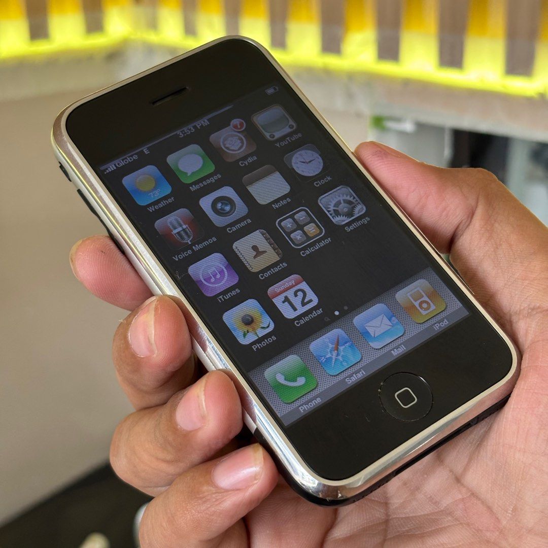 First Gen iPhone 2G 8GB FU | SlickSmith Technology (Category: Others) located in Lipa City. Submitted by slicksmithtechnology (Listing ID 1347780094, Image 3). Description: Working and openline, pwede sa smart and globe sim card. Slight issue is dead pixel line na maliit sa taas ng display pero di nkaka interrupt sa pg gamit ng phone. Working for call, text, basic google search. Actual photo uploaded. With free high quality Bavin charging cable. 