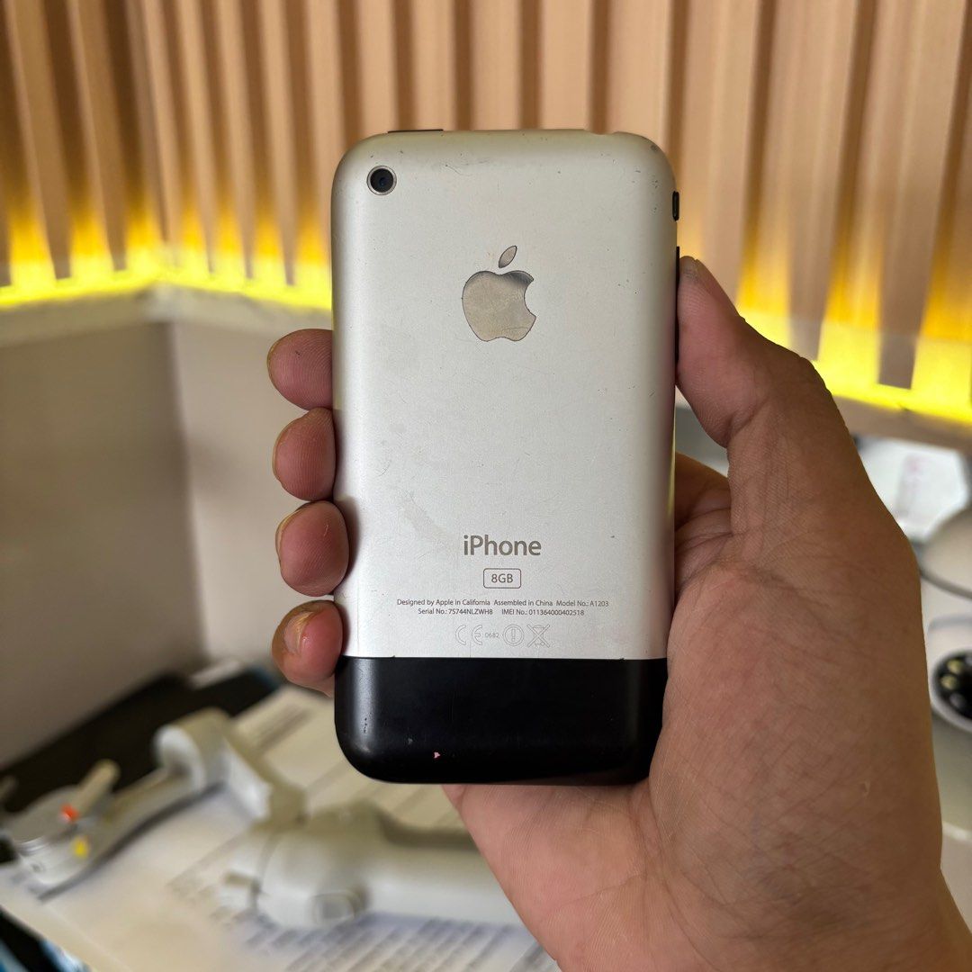 First Gen iPhone 2G 8GB FU | SlickSmith Technology (Category: Others) located in Lipa City. Submitted by slicksmithtechnology (Listing ID 1347780094, Image 1). Description: Working and openline, pwede sa smart and globe sim card. Slight issue is dead pixel line na maliit sa taas ng display pero di nkaka interrupt sa pg gamit ng phone. Working for call, text, basic google search. Actual photo uploaded. With free high quality Bavin charging cable. 