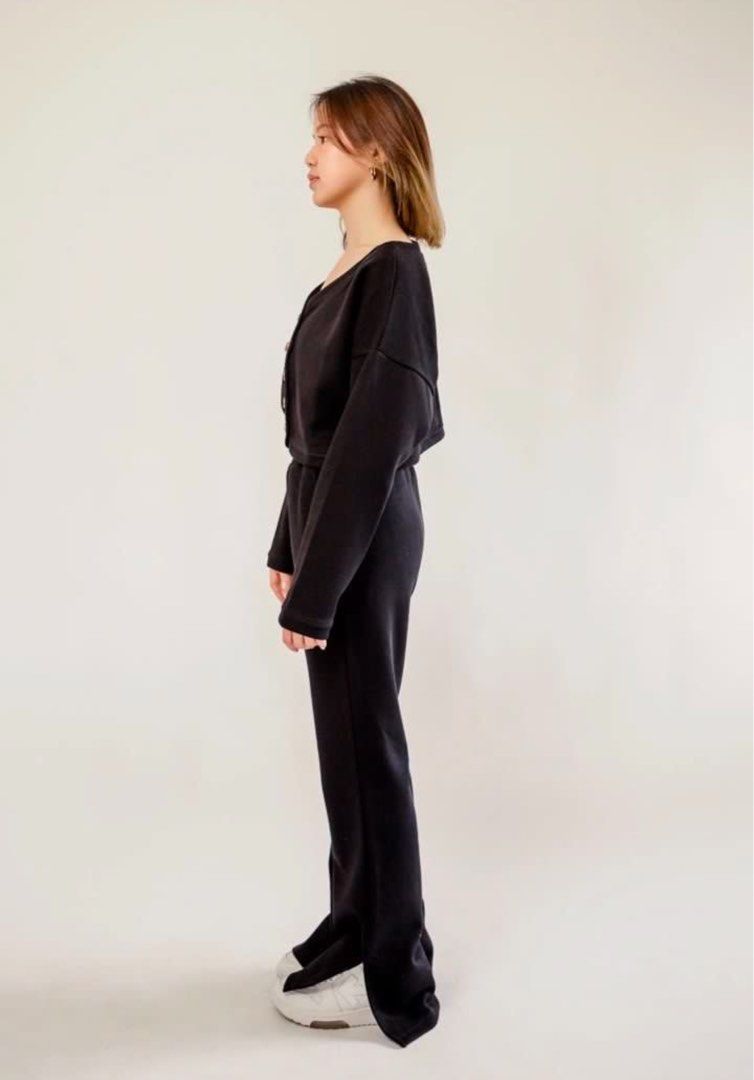 for keeps the label black flare pants / trousers (Category: Other Bottoms) located in Quezon City. Submitted by linengirl (Listing ID 1347828038, Image 2). Description: - Original price is 2600 - Black, Size Small PETITE - Super comfy! Waist is adjustable :) - Used once only - RFS: I prefer the regular fit.