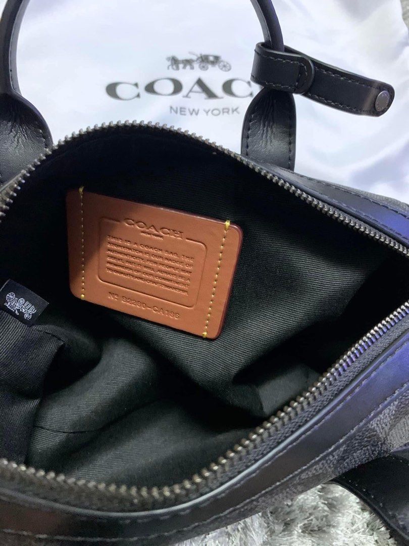 Gotham Duffle (Category: Luxury Bags & Wallets) located in Rizal. Submitted by onlinedepotwholesale2nd (Listing ID 1347682782, Image 3). Description: Gotham Duffle 24cm (L) x 14cm (H) x 11cm (W) CA186 2500 .