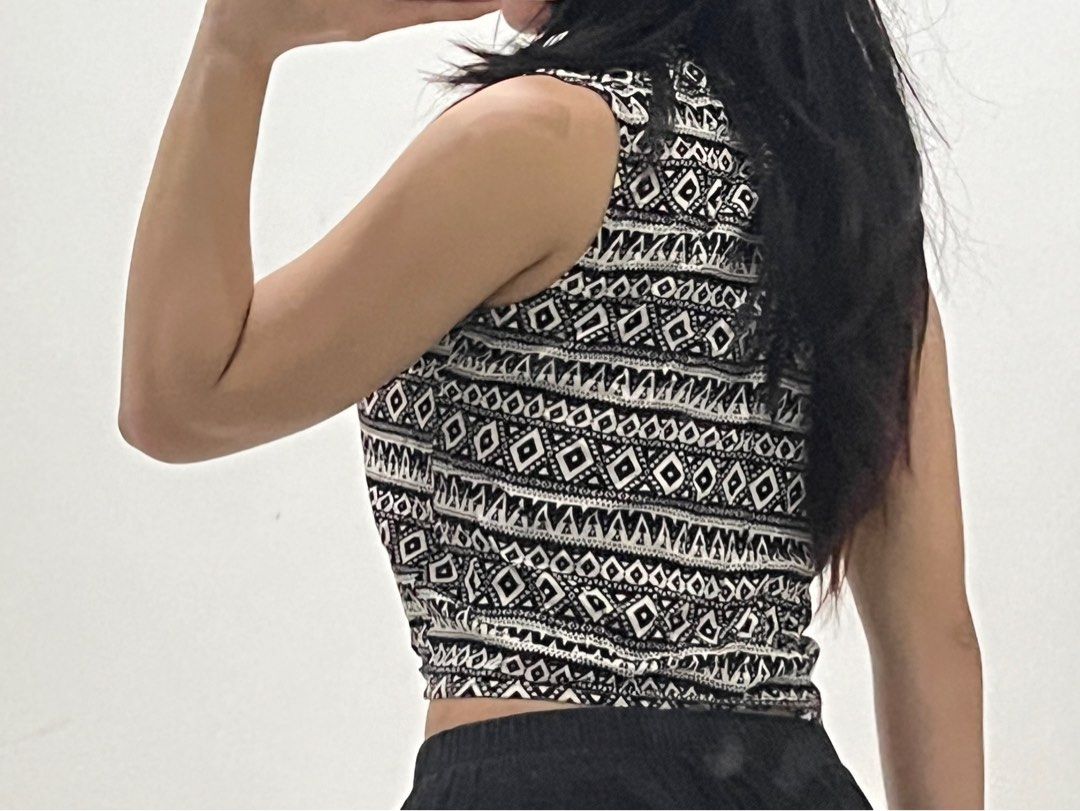 H&M Sleveless Tribal Print Knot Tie Button Down Summer Beach Boho Chic (Category: Sleeveless) located in Quezon City. Submitted by shop_sobi (Listing ID 1347762764, Image 2). Description: Like New Perfect for summer/beach outfits or casual vibes Fits XS-S.