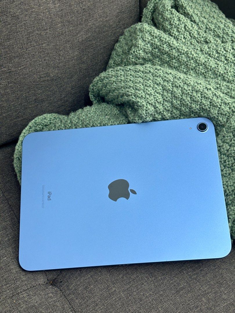 IPAD 10TH GENERATION (Category: iPad) located in Las Pinas. Submitted by dndee (Listing ID 1347749323, Image 2). Description: Selling: - ipad 10th generation - with box and free cases - blue - lady owned - no issue, reset all you want rfs: will upgrade to ipad air prefer: meet up only, around south or half way if taga north.