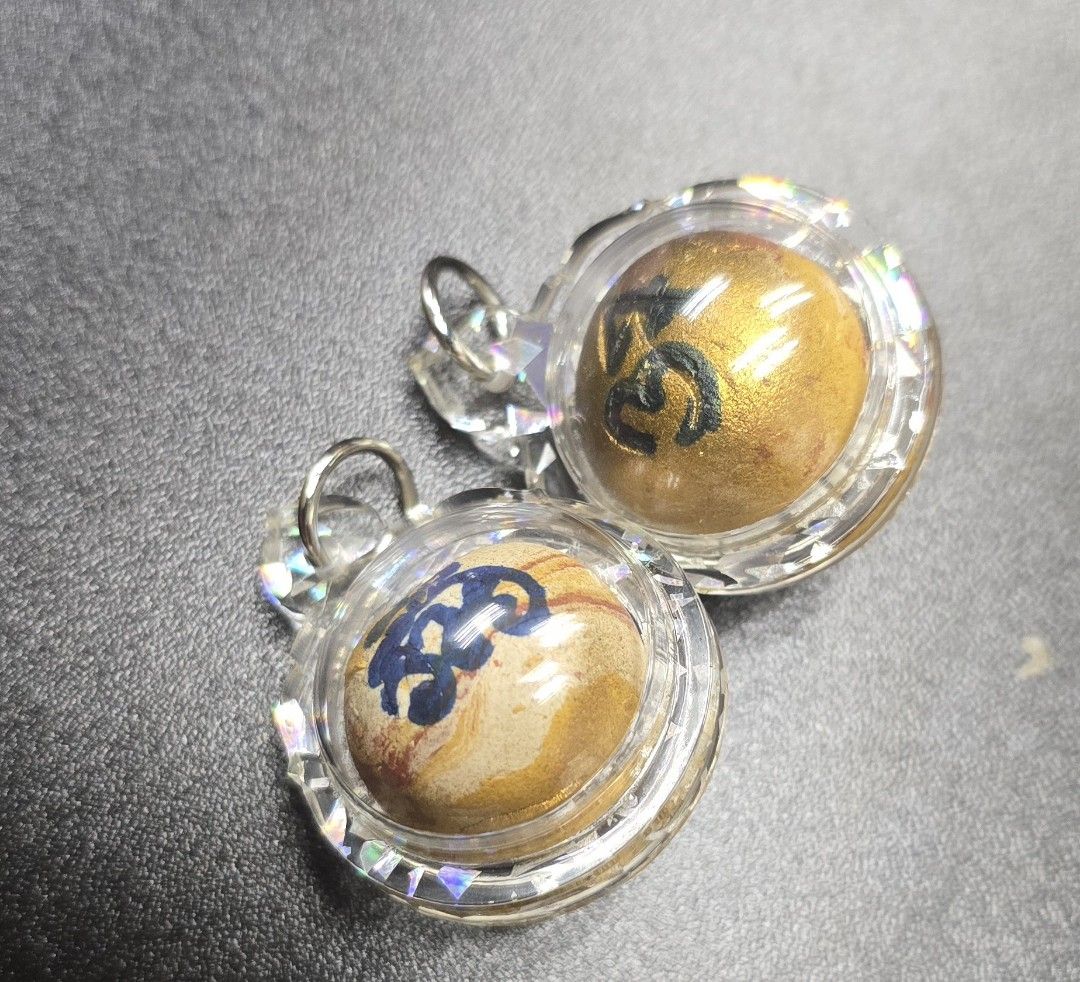 Jupiter Loop Om (Category: Religious Items) located in Singapore. Submitted by 9elements_amulets (Listing ID 1347732467, Image 5). Description: Special Jupiter Loop Om, Strong for weath, lottery Luck, business opportunities.. Jupiter representing power and strength, Wearing a Jupiter amulet was believed to offer protection, prosperity, and good luck. Some people also used these amulets to seek Jupiter's guidance, wisdom and authority... Be it in 