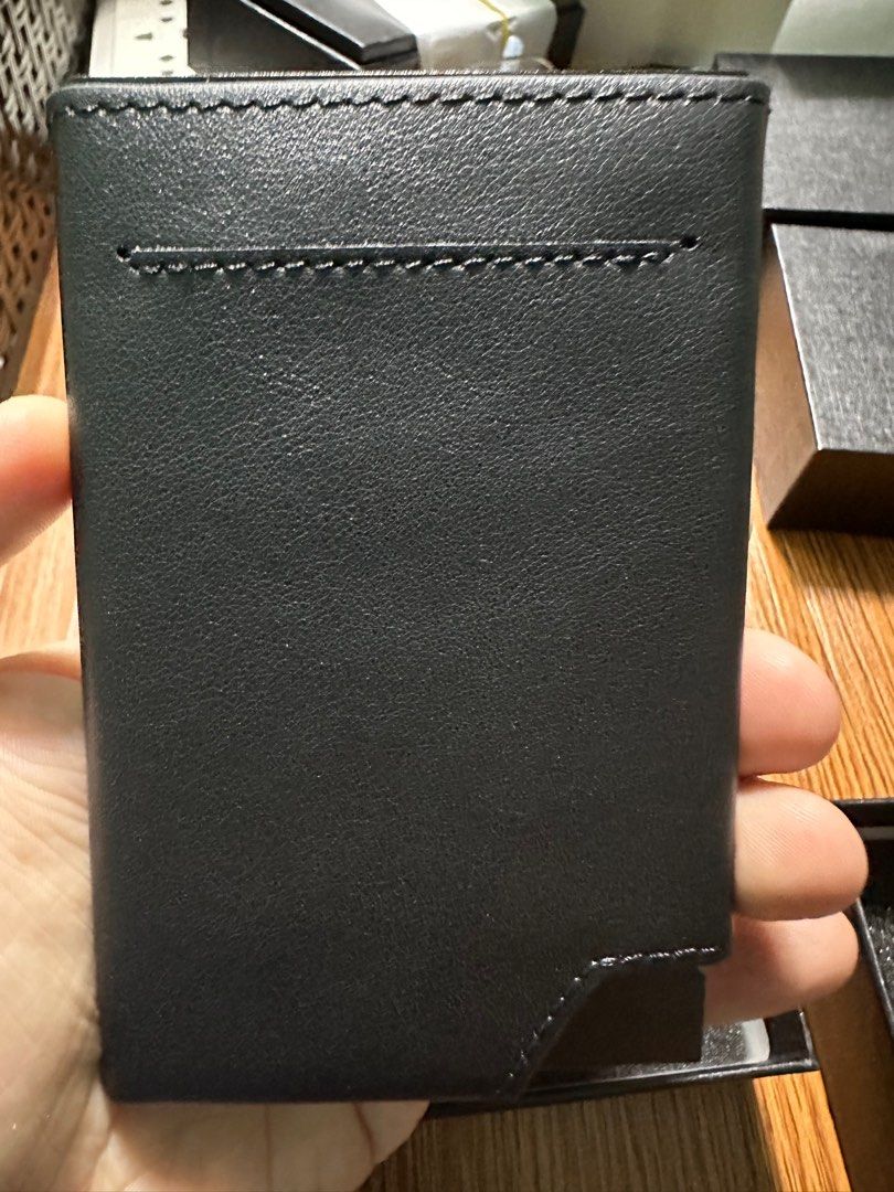Leather pop up wallet (Category: Wallets & Card Holders) located in Manila. Submitted by flicker_33 (Listing ID 1347802615, Image 3). Description: Leather pop up wallet Available in black and brown.