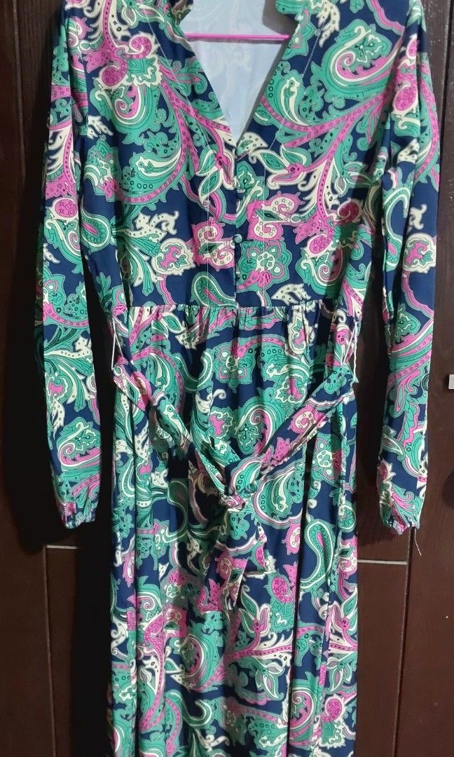 Long-sleeved dress (Category: Dresses) located in Manila. Submitted by mpirerules (Listing ID 1347764098, Image 1). Description: Maxi dress Best fits medium to large No exchange For sale, no swap MOP: BDO/BPI/Gcash/Maya Shipping to be shouldered by buyer. No free shipping. No meet-ups..