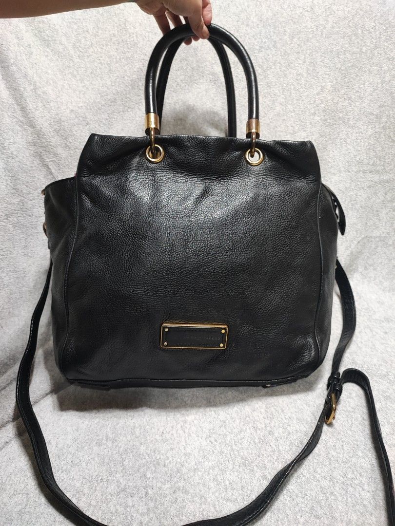 Marc Jacobs 2 way bag (Category: Luxury Bags & Wallets) located in Baguio. Submitted by jayrgijc52758 (Listing ID 1347679304, Image 1). Description: Marc Jacobs 2 way Large Tarnished hardware 1200.