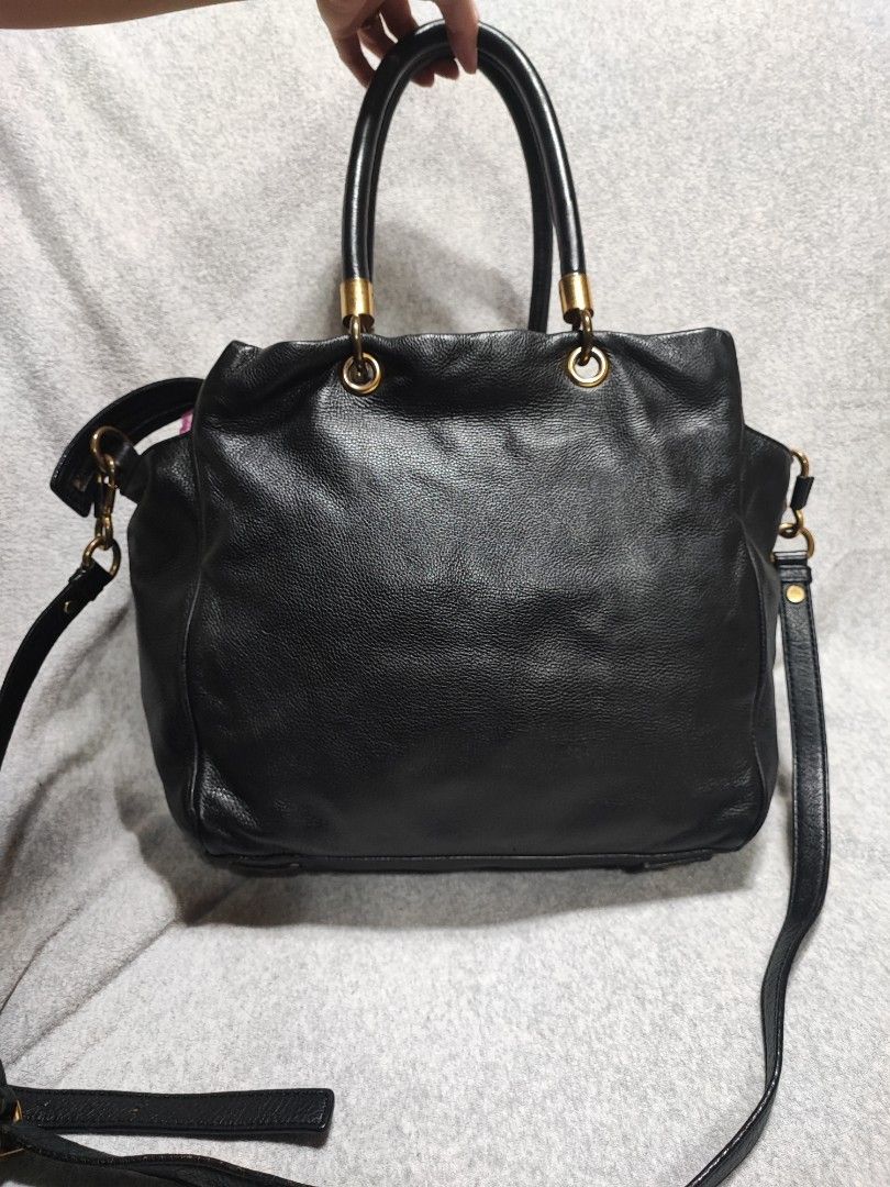 Marc Jacobs 2 way bag (Category: Luxury Bags & Wallets) located in Baguio. Submitted by jayrgijc52758 (Listing ID 1347679304, Image 2). Description: Marc Jacobs 2 way Large Tarnished hardware 1200.