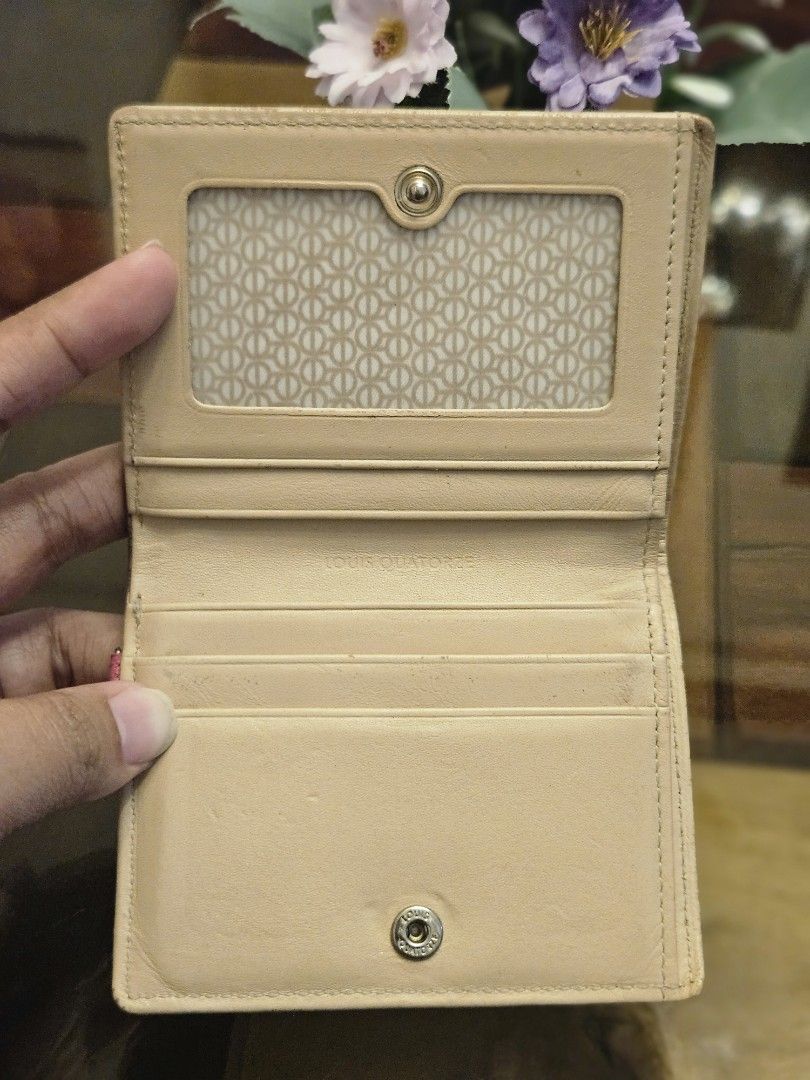 Original LQ Card Wallet (Category: Wallets & Card holders) located in Cabanatuan. Submitted by meyrasol (Listing ID 1347736459, Image 2). Description: snap button issue oxidized leather corner wears.