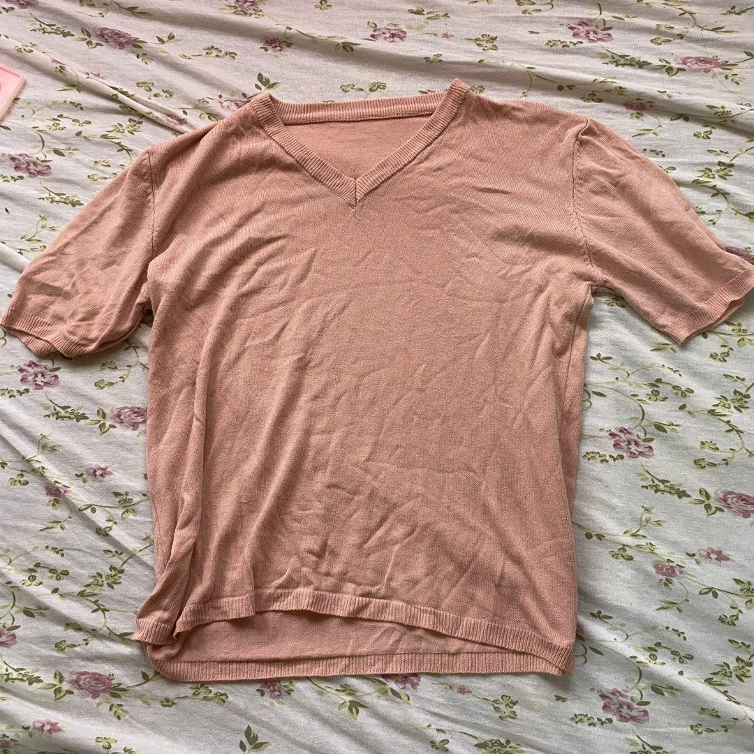 pink v neck knit shirt (Category: Shirts) located in San Pablo. Submitted by nyangjunz (Listing ID 1347698497, Image 2). Description: - no when worn - see photo for measurements - manage your expectations - offer only if serious.