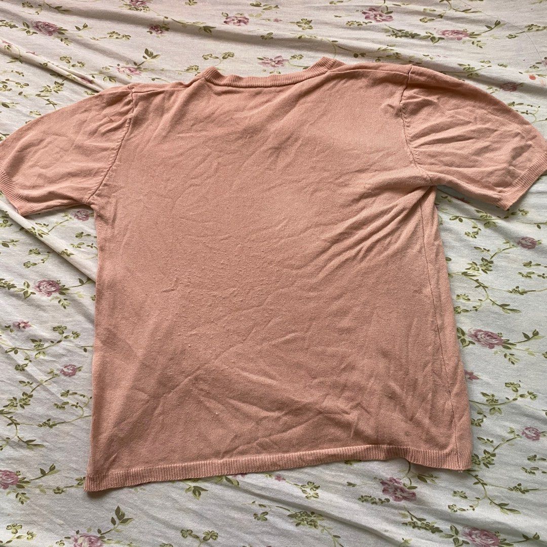 pink v neck knit shirt (Category: Shirts) located in San Pablo. Submitted by nyangjunz (Listing ID 1347698497, Image 3). Description: - no when worn - see photo for measurements - manage your expectations - offer only if serious.
