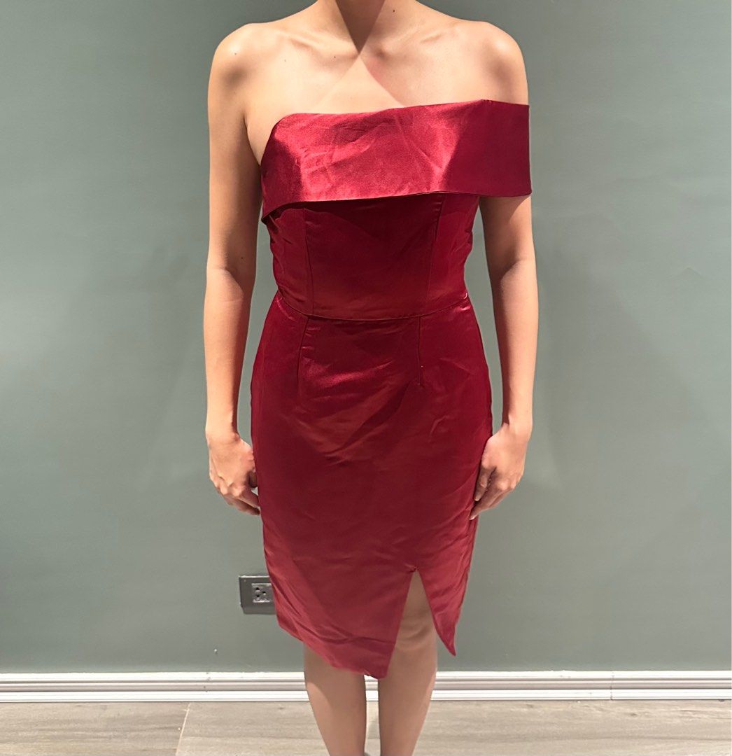 Red one-sided/off-shoulder Dress (Category: Dresses) located in Jimenez. Submitted by cflamd (Listing ID 1347774865, Image 3). Description: RFS: decluttering Worn once for wedding Padded Fits XXS to XS frames.