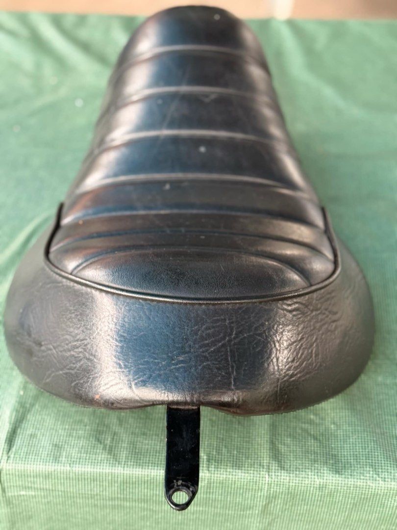Solo seat sportster (Category: Other Motorcycles Parts and Accessories) located in Quezon City. Submitted by oreo0505 (Listing ID 1347686018, Image 2). Description: Original solo seat sportster.