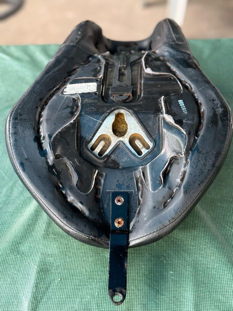 Solo seat sportster (Category: Other Motorcycles Parts and Accessories) located in Quezon City. Submitted by oreo0505 (Listing ID 1347686018, Image 3). Description: Original solo seat sportster.