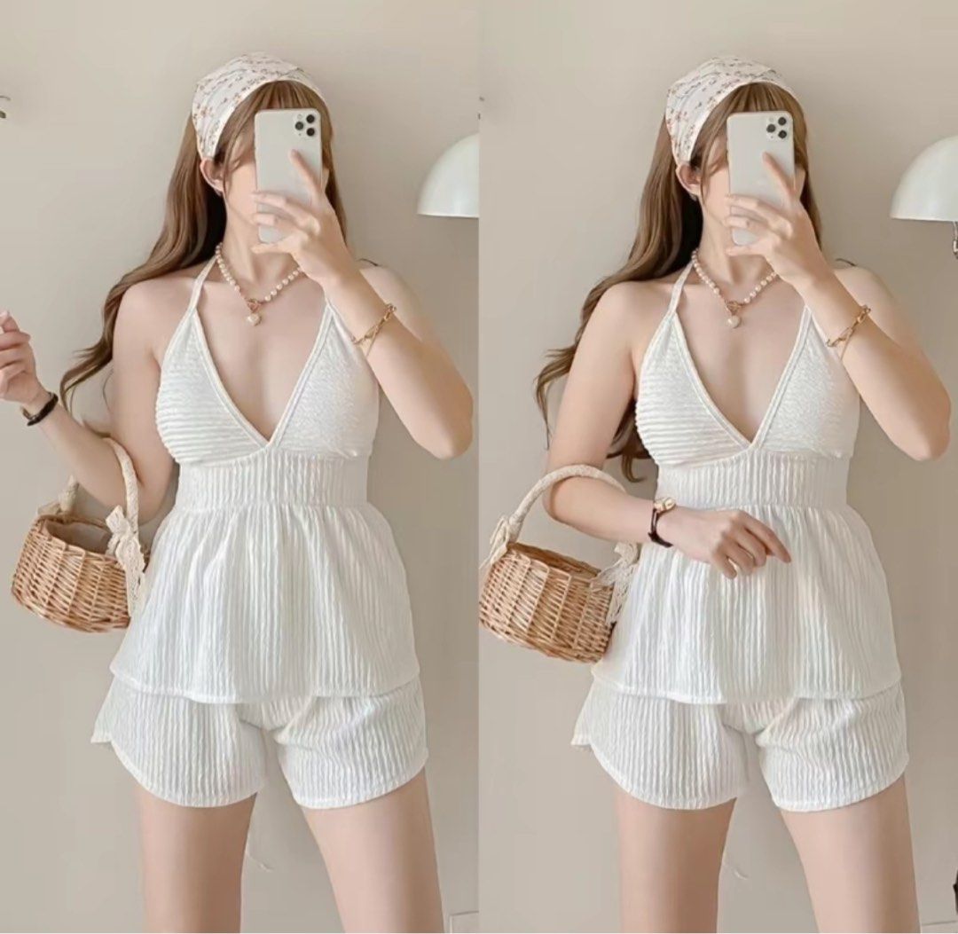 SWIMWEAR TOP AND SHORT (Category: Swim Top & Rash Guards) located in Valenzuela. Submitted by conconpty (Listing ID 1347827453, Image 1). Description: Swimwear: (kasama na shorts diyan di ko lang napic) Size: Small Used once. May yellow sa pads niya (ewan q why) .