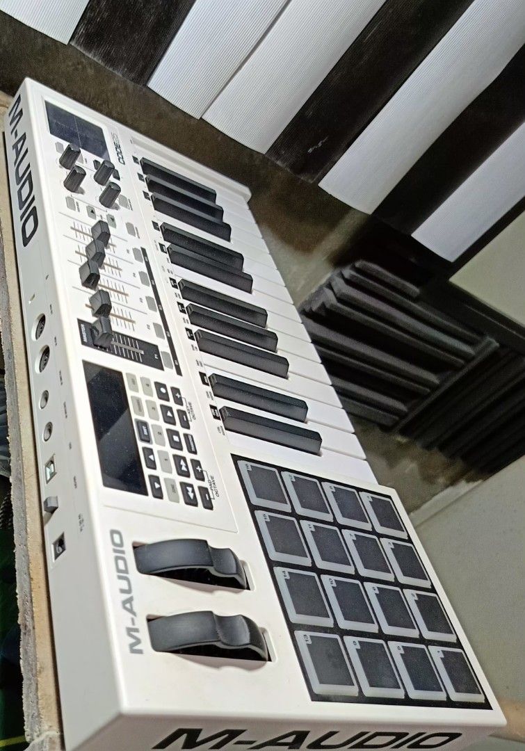 Take it all! (Category: Other Audio Equipment) located in General Trias. Submitted by ecsandt (Listing ID 1347745992, Image 2). Description: M-Audio 25 keys used only at home for music production nagupgrade lang ng 61 keys kaya di na din halos nagamit isama ko na yun mic set with flexi clamp holder at filters. . .blessings sa next owner🙏🏼.
