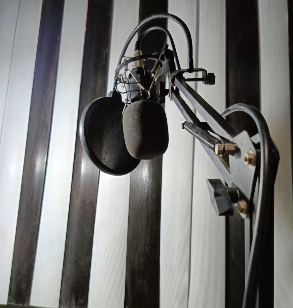 Take it all! (Category: Other Audio Equipment) located in General Trias. Submitted by ecsandt (Listing ID 1347745992, Image 3). Description: M-Audio 25 keys used only at home for music production nagupgrade lang ng 61 keys kaya di na din halos nagamit isama ko na yun mic set with flexi clamp holder at filters. . .blessings sa next owner🙏🏼.