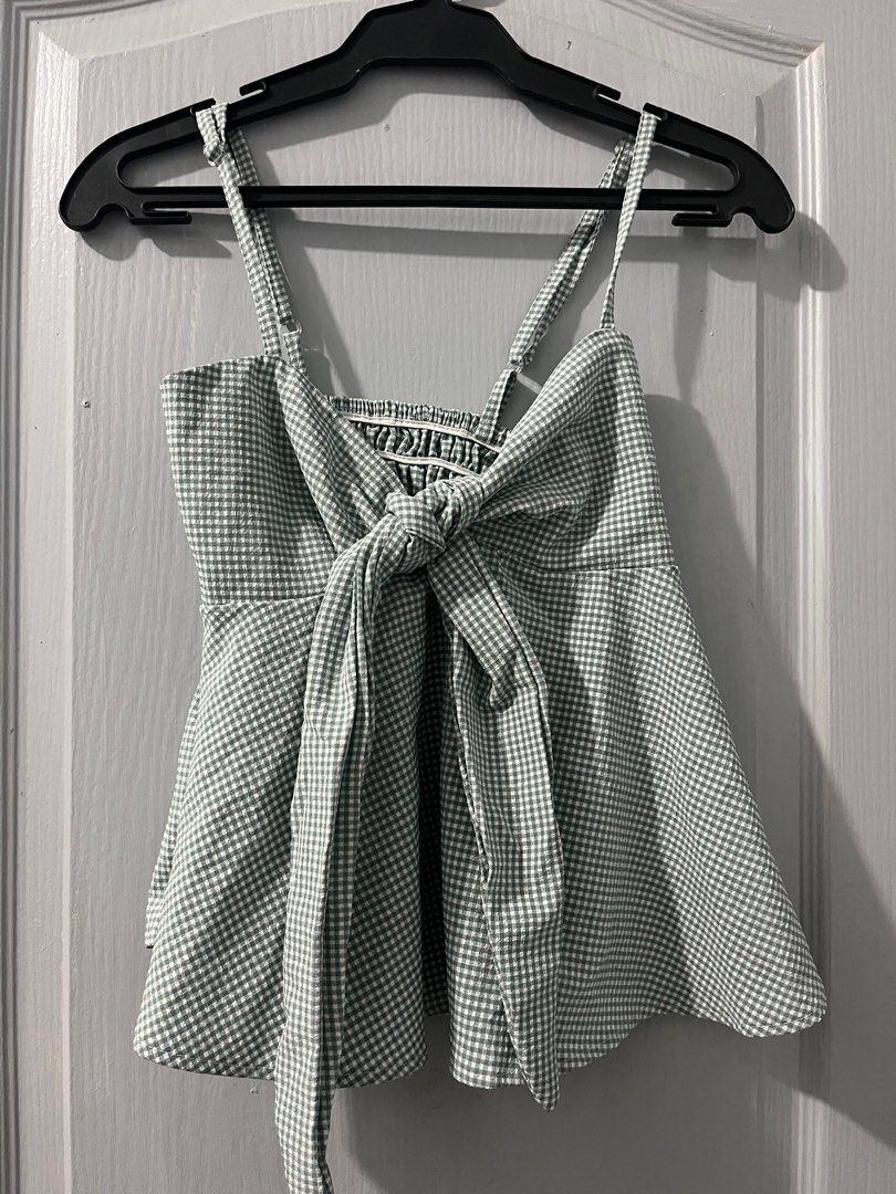 Top (Category: Sleeveless) located in Valenzuela. Submitted by conconpty (Listing ID 1347799273, Image 3). Description: Size small. Used once if you’re interested kindly message me for more pictures. .