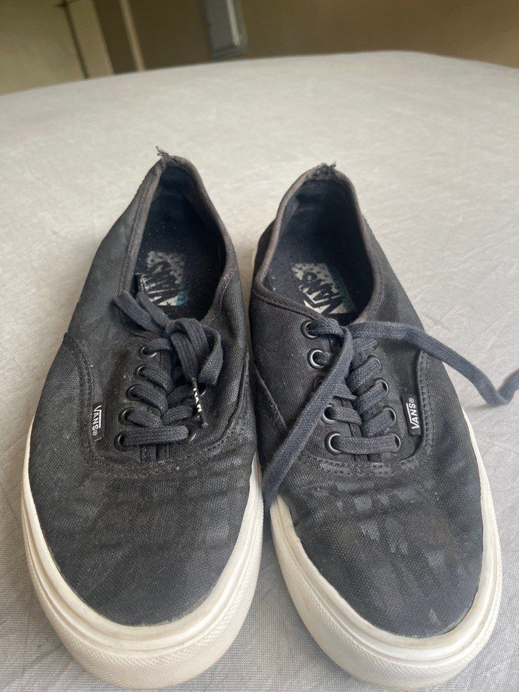 Vans AUTHENTIC Size 9 US (Category: Sneakers) located in Manila. Submitted by joshuac20 (Listing ID 1347714104, Image 1). Description: Vans AUTHENTIC Size 9 US Issues: Stain at may unting tastas. Negotiable price. Buyer shoulder Delivery Fee.