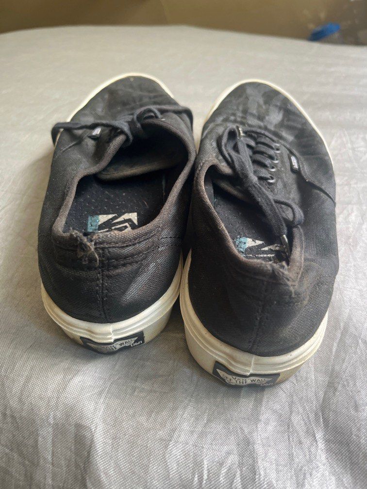 Vans AUTHENTIC Size 9 US (Category: Sneakers) located in Manila. Submitted by joshuac20 (Listing ID 1347714104, Image 2). Description: Vans AUTHENTIC Size 9 US Issues: Stain at may unting tastas. Negotiable price. Buyer shoulder Delivery Fee.