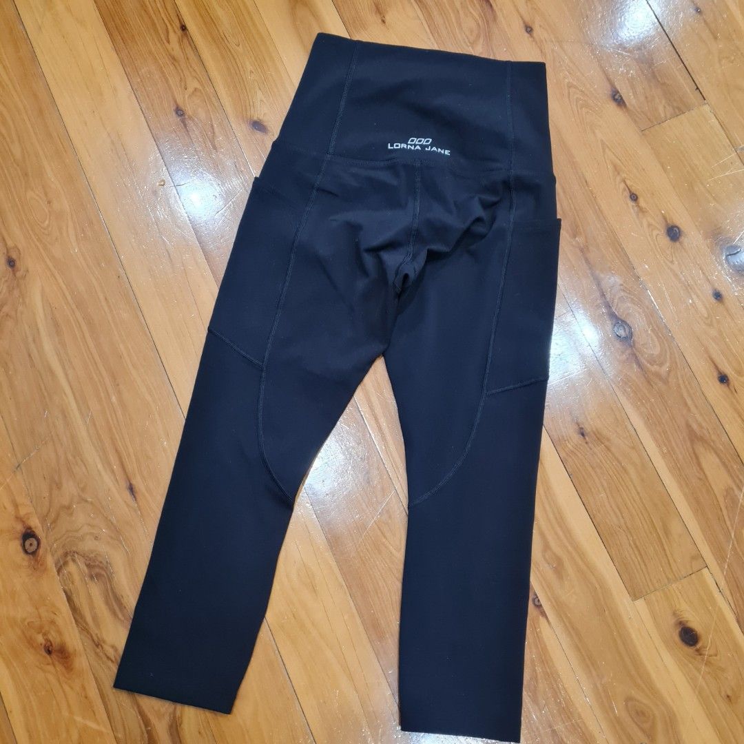 Women's size XS 'LORNA JANE' Gorgeous black 7/8 activewear tights- EUC (Category: Women's Clothes) located in Sydney. Submitted by bilic83 (Listing ID 1347706763, Image 3). Description: p.s tags have been removed.