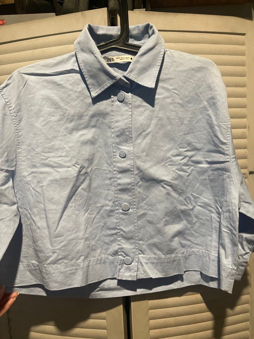ZARA BOXY POLO (Category: Blouses) located in Caloocan City. Submitted by tylean (Listing ID 1347709814, Image 1). Description: with a bleach stain (??) but not visible, see last pic for reference oversized fit just needs ironing.