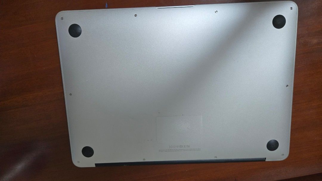 13-inch Macbook Air (Category: Laptops & Notebooks) located in Quezon City. Submitted by rcdl123 (Listing ID 1347951395, Image 3). Description: Specs: - 1.8Ghz dual core Intel core i5 - 8Gb memory - 128Gb storage - silver color - with original power adapter - shipping c/o buyer.