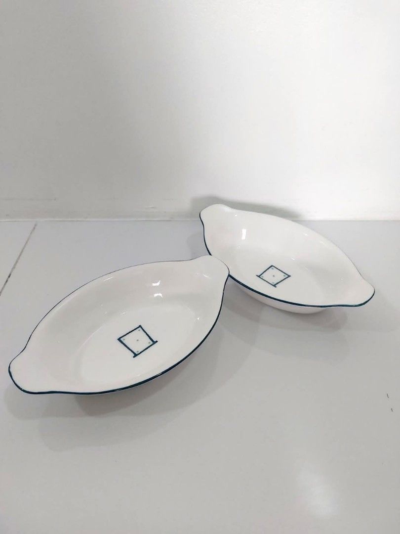 2 pcs Korean Ceramic Dishes (Category: Bakeware) located in Quezon City. Submitted by mary_jeha (Listing ID 1347897900, Image 1). Description: 2 pcs Ceramic boat bakeware - made & bought in Korea - OVEN SAFE - 23x14cm - VERY sturdy Condition: 10/10 MOP: GCash NO COD unless meet ups PM if interested!.