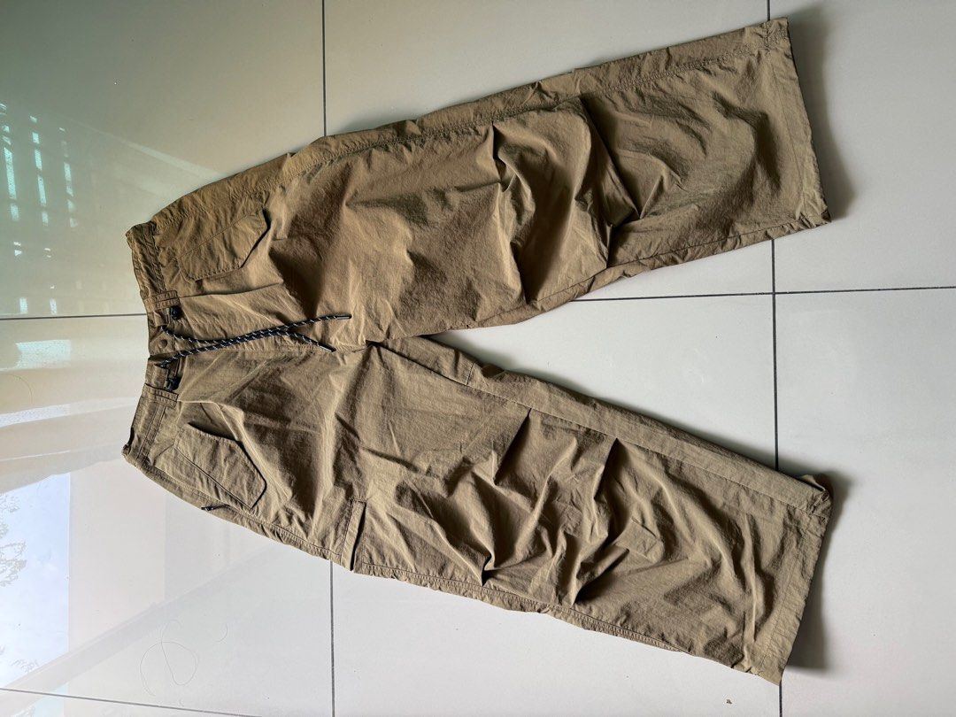 Aegis Parachute pants (Category: Joggers) located in Kuala Lumpur. Submitted by aojm00 (Listing ID 1347866343, Image 2). Description: Selling this cuz it’s too long for me Never worn before S size(refer to last photo for measurements) retails for RM189.