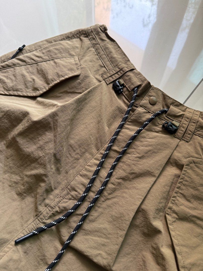 Aegis Parachute pants (Category: Joggers) located in Kuala Lumpur. Submitted by aojm00 (Listing ID 1347866343, Image 3). Description: Selling this cuz it’s too long for me Never worn before S size(refer to last photo for measurements) retails for RM189.