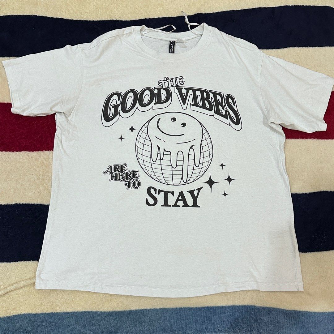 [AUTHENTIC] H&M Divided Loose Shirt in Size Extra Small (Category: Shirts) located in Manila. Submitted by arqchie (Listing ID 1347988035, Image 1). Description: RFS: Decluttering If you have any questions regarding the product, feel free to message me..