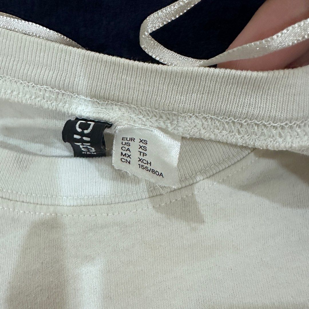 [AUTHENTIC] H&M Divided Loose Shirt in Size Extra Small (Category: Shirts) located in Manila. Submitted by arqchie (Listing ID 1347988035, Image 2). Description: RFS: Decluttering If you have any questions regarding the product, feel free to message me..