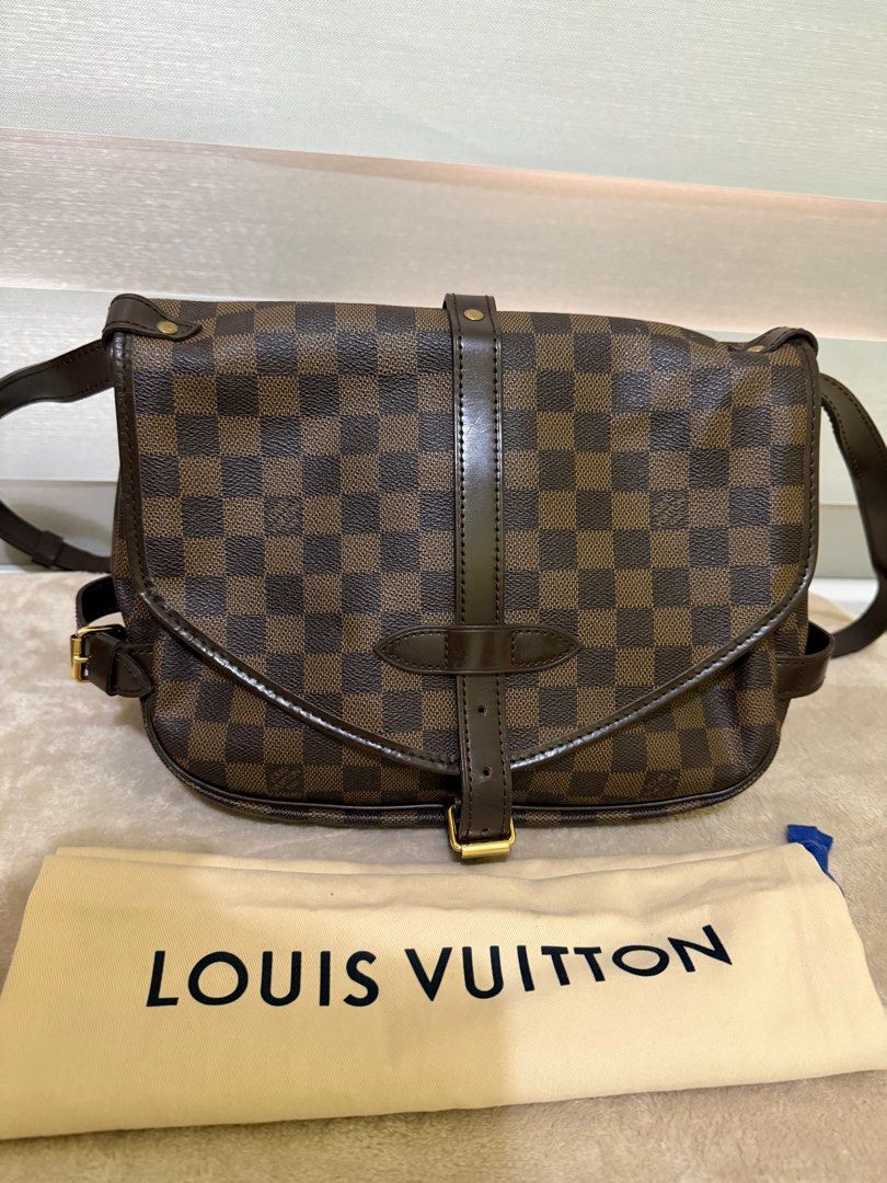 Authentic LV Saumur 30 (Category: Luxury Bags & Wallets) located in Manila. Submitted by red08_2022 (Listing ID 1347896255, Image 2). Description: .